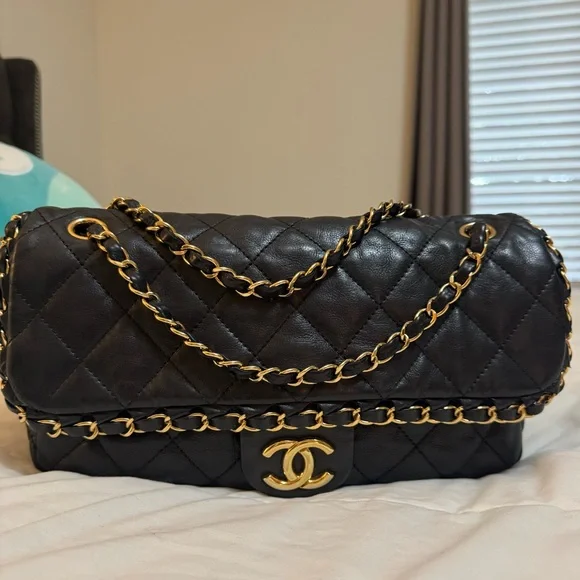 Black calfskin leather Chanel shoulder bag, gold hardware all round series 15 - Picture 2 of 15